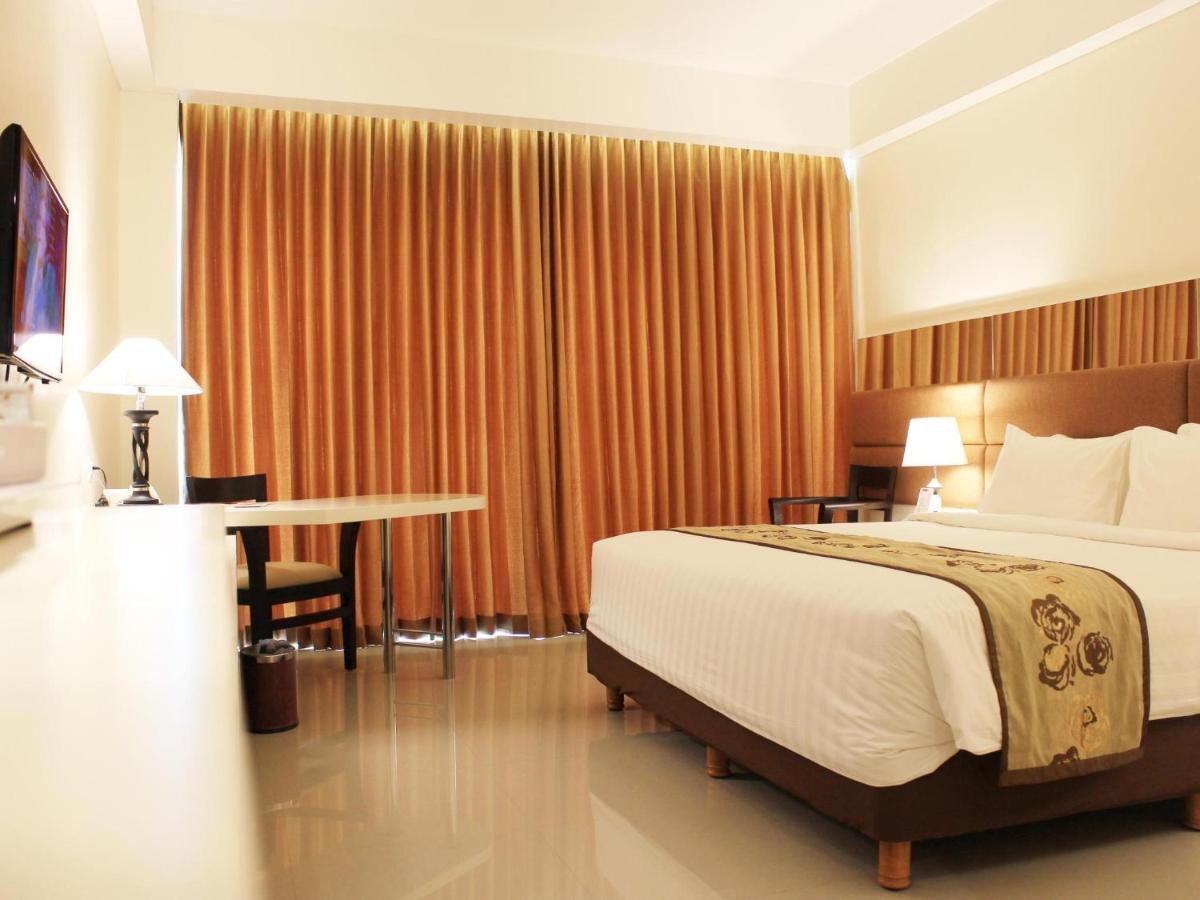 מטאראם Golden Palace Hotel Lombok מראה חיצוני תמונה